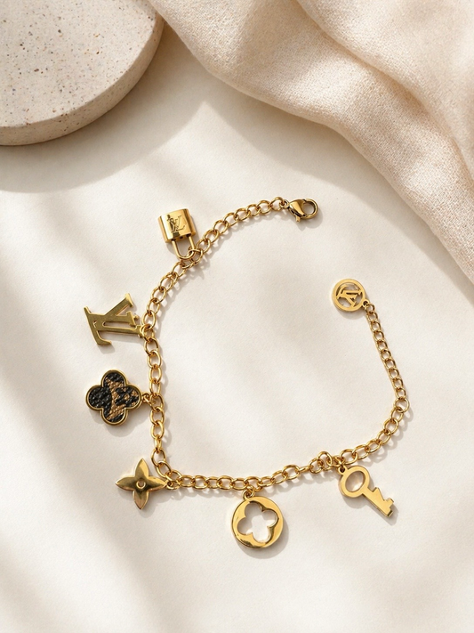 Bracelet Inaya – Chaîne à Breloques Dorée